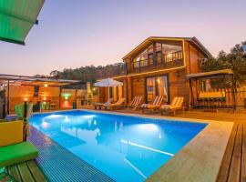 2 Bedroom Uninterrupted Sea View Villa With Private Pool in Kalkan, hotel in Yeşilköy