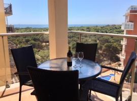 Cozy bright apartment, hotel in Guardamar del Segura