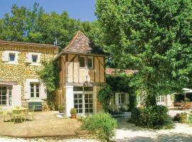 5 Bedroom Gorgeous Home In St, Martin Des Combes, ξενοδοχείο σε Saint-Martin-des-Combes