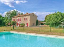 Stunning Home In St Maixent De Beugn With 5 Bedrooms, Wifi And Private Swimming Pool, 4-star hotel sa Saint-Maixent-de-Beugné