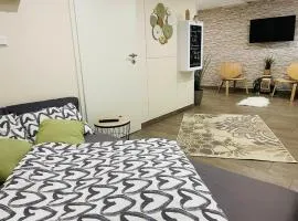 Studio situé aux abords de la forêt avec parking