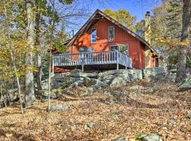 Secluded Cresco Cabin with Deck and Forest Views!, hotel with parking in Cresco