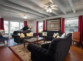 Summer Deal! Grand Performance Home in Downtown Fort Worth Stockyard, Globe Life, AT&T