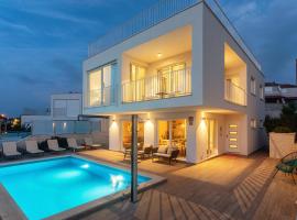 Luxury Villa Emily, מלון ברוגוזניצה