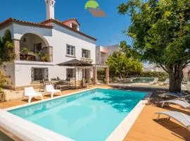 #049 Spacious OldTown with AC, Pool, 150 mts Beach