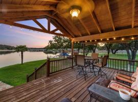 Lakefront Haven about 6 Mi to Historic Granbury Square, villa in Granbury