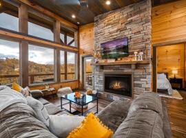 The Overlook - '21 Cabin - Gorgeous Unobstructed Views - Fire Pit Table - GameRm - HotTub - Xbox - Lots of Bears, khách sạn gần Công viên nước trong nhà Wild Bear Falls, Gatlinburg