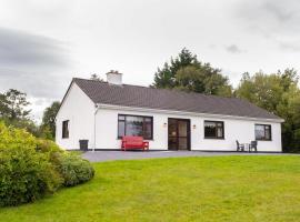 Cottage 431 - Oughterard, hotell i Oughterard