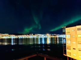 Top floor apartment with a magic view, hotel with parking in Tromsø