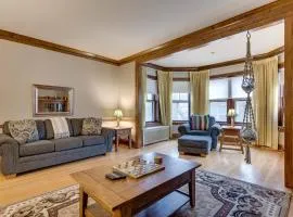 Lovely Near Loyola - Enjoy the Wonderful Outdoor Space and Sun Room - Room for the Whole Crew apts
