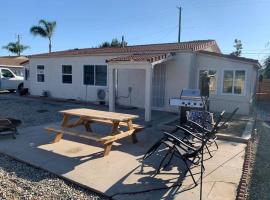 Relaxed Home with Private Yard, hotel a Chino