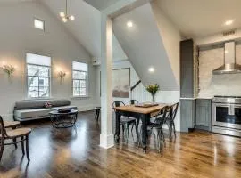 Old Town Chicago at it's finest! Pet Friendly & Recently Renovated Top-Floor Condo Has Everything You Need for a Perfect Windy City Getaway condo