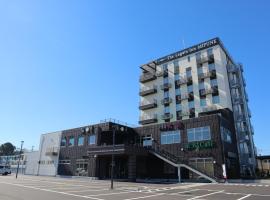 The Legato Inn MIFUNE، فندق مع موقف سيارات في Mifune