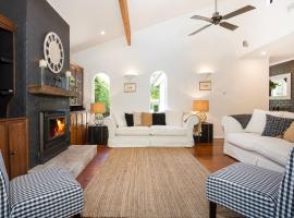 Mulberry House - Pet Friendly with Swimming Pool, hotel u gradu Beri