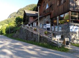 Viesnīca Auberge de Jeunesse HI La Clusaz pilsētā Laklusaza