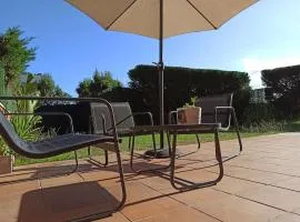 Bajo con jardín privado