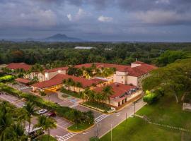 Quality Hotel Real Aeropuerto San Salvador, hotel con bañera de hidromasaje en San Luis