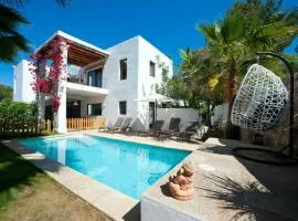 Exquisite Ibiza Villa 4 Bedrooms Villa Chia Private Fenced Pool Area and Table Tennis Santa Eulalia