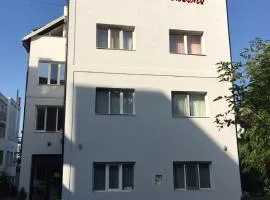 4 Seasons Apartments