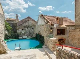 Villa Oleander - Stone House with Shared Seasonal Swimming Pool