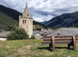 Bourg-saint-Pierre : le cachet d'antan, hotell i Bourg-Saint-Pierre