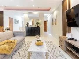 Upscale 3 Br Apartment For Family Or Friends Stay