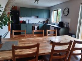 Whitepark Cottage - your home away from home, holiday home in Ballycastle