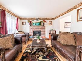 Cheerful Pocono home away from home, hotel v destinaci Albrightsville
