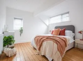 Charles Alexander Short Stay - Hove Suite