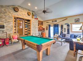 Spacious Victorian Home quarter Mi to Holiday Valley!, hotel a Ellicottville