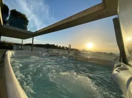 Luxusloft mit warmem Outdoor Whirlpool