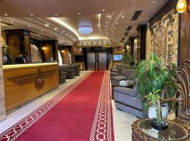 Viesnīca فندق بردى pilsētā Qaryat al Bulush, netālu no apskates objekta Maḩaţţat Qiţār ash Sharīfīyah