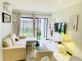 Quebec Apartments - Fully Furnished & Equipped 1 Bedroom Apartment, hotel perto de Douglasdale Village Shopping Centre, Sandton