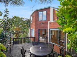 Elegant 2BR Family Home - Aircon - 5min to Beach, cottage in Auckland