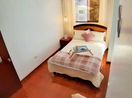 Departamento para 6 personas a 3 minutos del aeropuerto, apartamento em Cusco