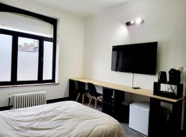 Private industrial room in center of Charleroi, homestay di Charleroi