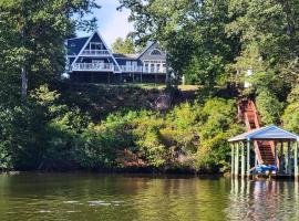 Riverfront Retreat on 4 Acres with Private Dock, hotel a Heathsville