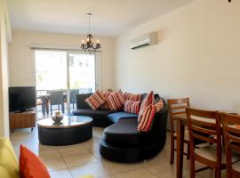 Stylish 2 Bedroom apartment in Pegia, hotel din Peyia