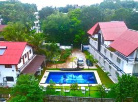 Royal Crown Residence, hotel with parking in Talawatugoda