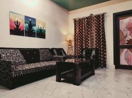 Peepal Apartments by UV Stays, feriebolig i Haridwār