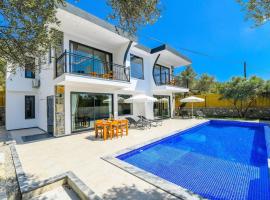 2 Yatak Odalı Saunalı, Jakuzili Lüks Villa, vacation home in Yeşilköy