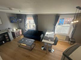 Brady&rsquo;s Glastonbury beautiful pad great location!