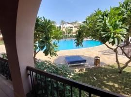 Ground floor apartment by circular pool in Talabay (sweet coffee apartment), hotel cerca de Tala Bay de Áqaba, Áqaba