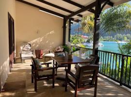 Waterfront Maison by Simply-Seychelles, hotel en Isla Edén