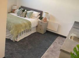 Studio Apartment Harlow، فندق بالقرب من هاولو مايل، Potter Street