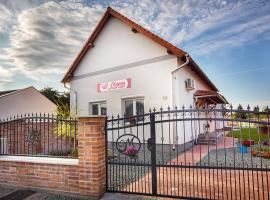 Mona Apartman, place to stay in Sárvár