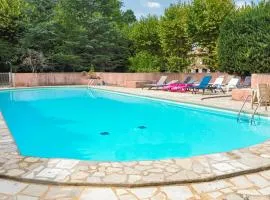 Awesome Apartment In Rustrel