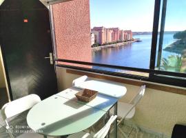 LE BARCARES Caraïbes, hotel v destinaci Le Barcarès