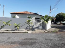 Nosso Lar casa inteira, completa e independente, prázdninový dům v destinaci Barra do Garças