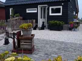wellness chalet met jacuzzi, sauna, omheinde tuin,, Ferienunterkunft in Sint-Annaland